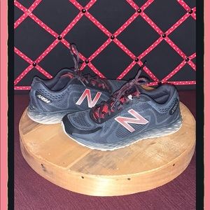New Balance Arishi youth Size 4.5 gray red shoes